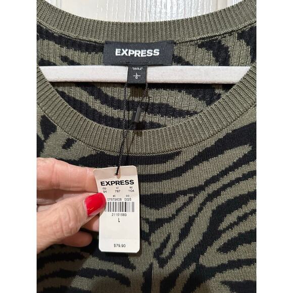 NWT Express Green Zebra Long Sleeve Ribbed Ruffle Hem Sweater Dress Size Large - Picture 4 of 9